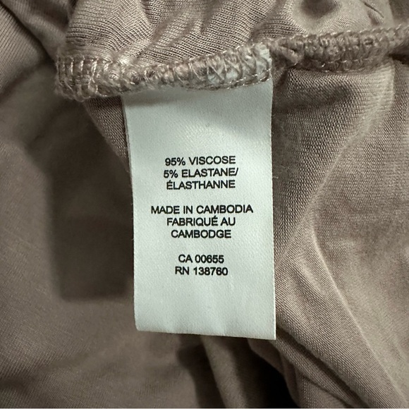 2/$30 Thyme Maternity Extended Shoulder V-Neck T-Shirt, Large - Picture 4 of 7